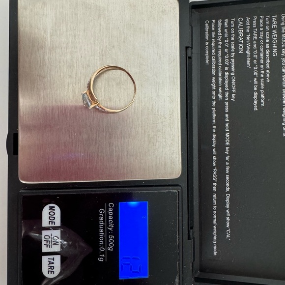 10k gold ring with majestic triangular shap - Picture 3 of 8